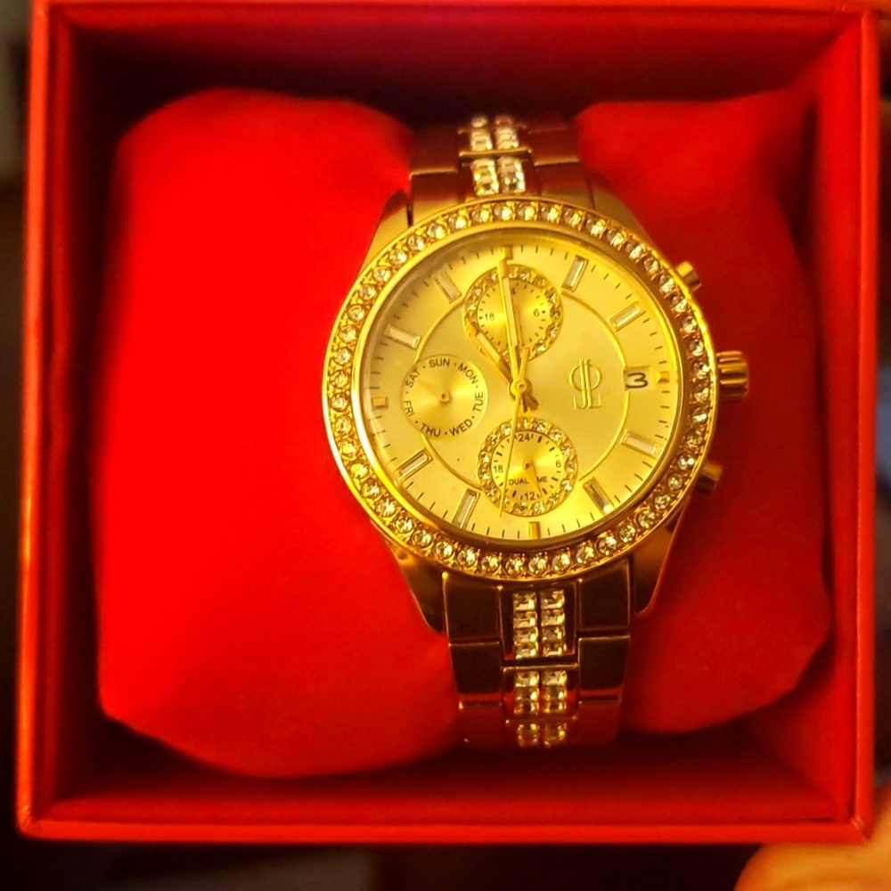 Jlo watch gold